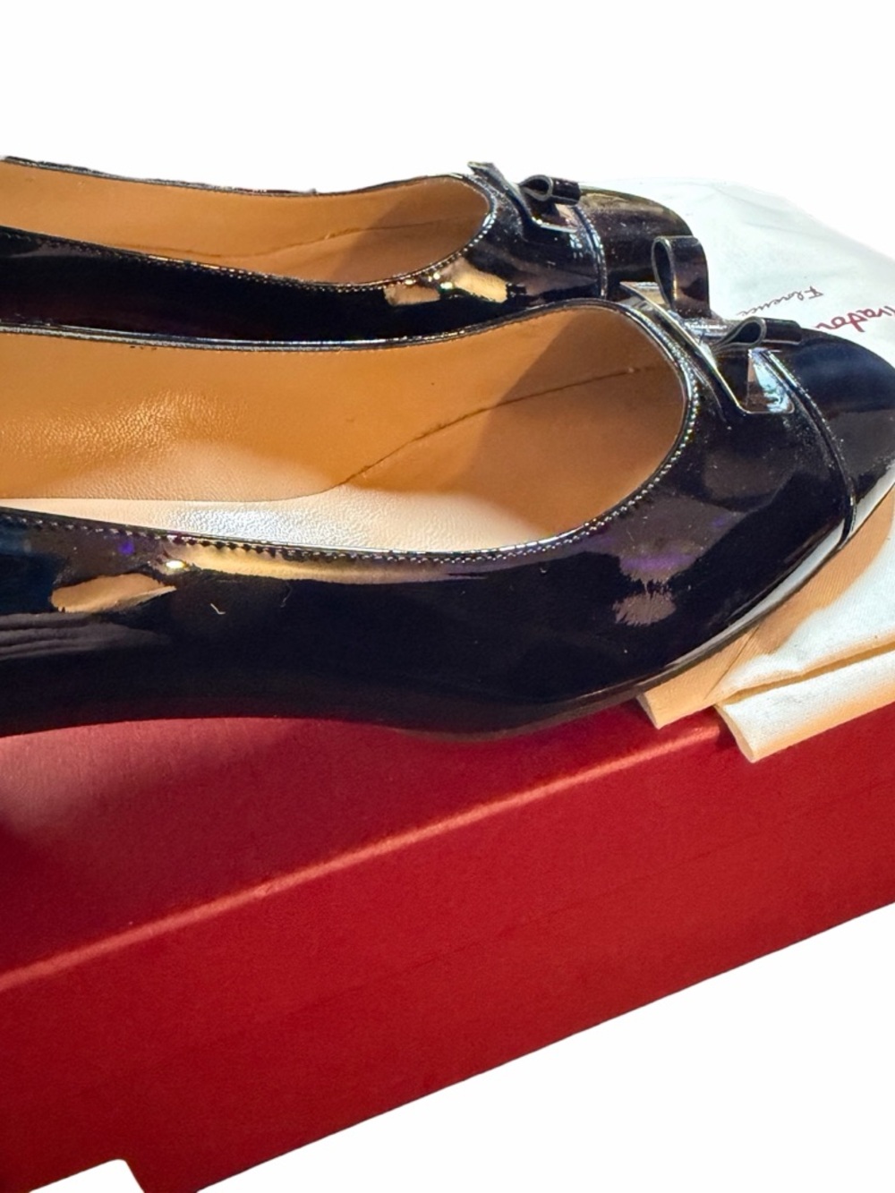 NIB Salvatore Ferragamo Black Patent Leather Vara Bow Pumps 9C - Picture 5 of 8